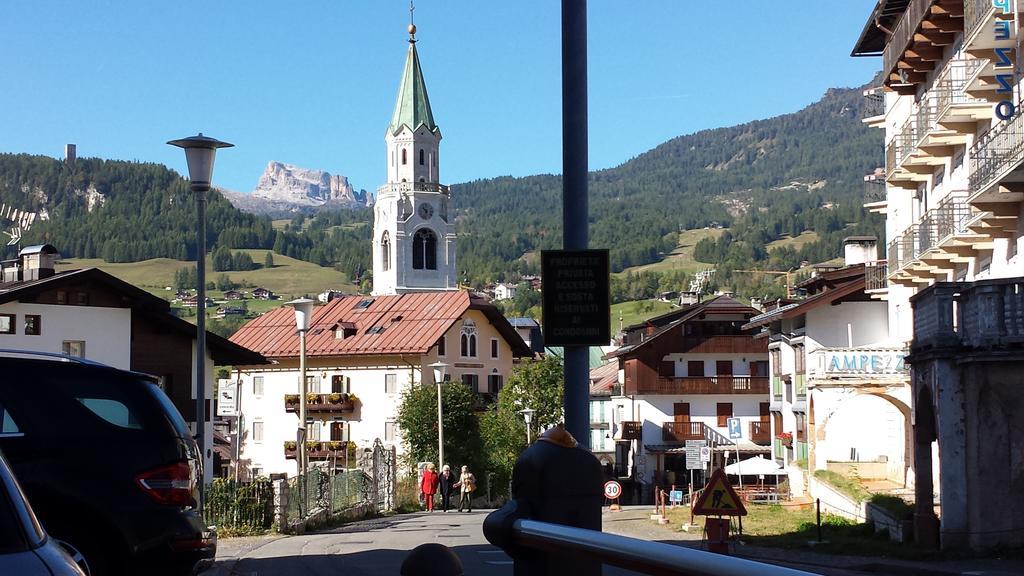 Supermountainski Cortina Cortina d'Ampezzo Bilik gambar